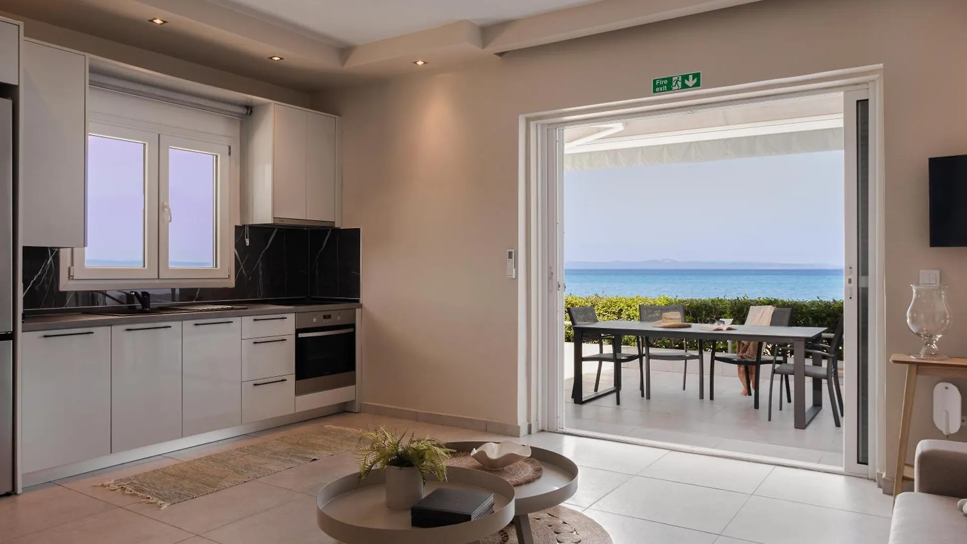 Long Island House, Beachfront Hanioti