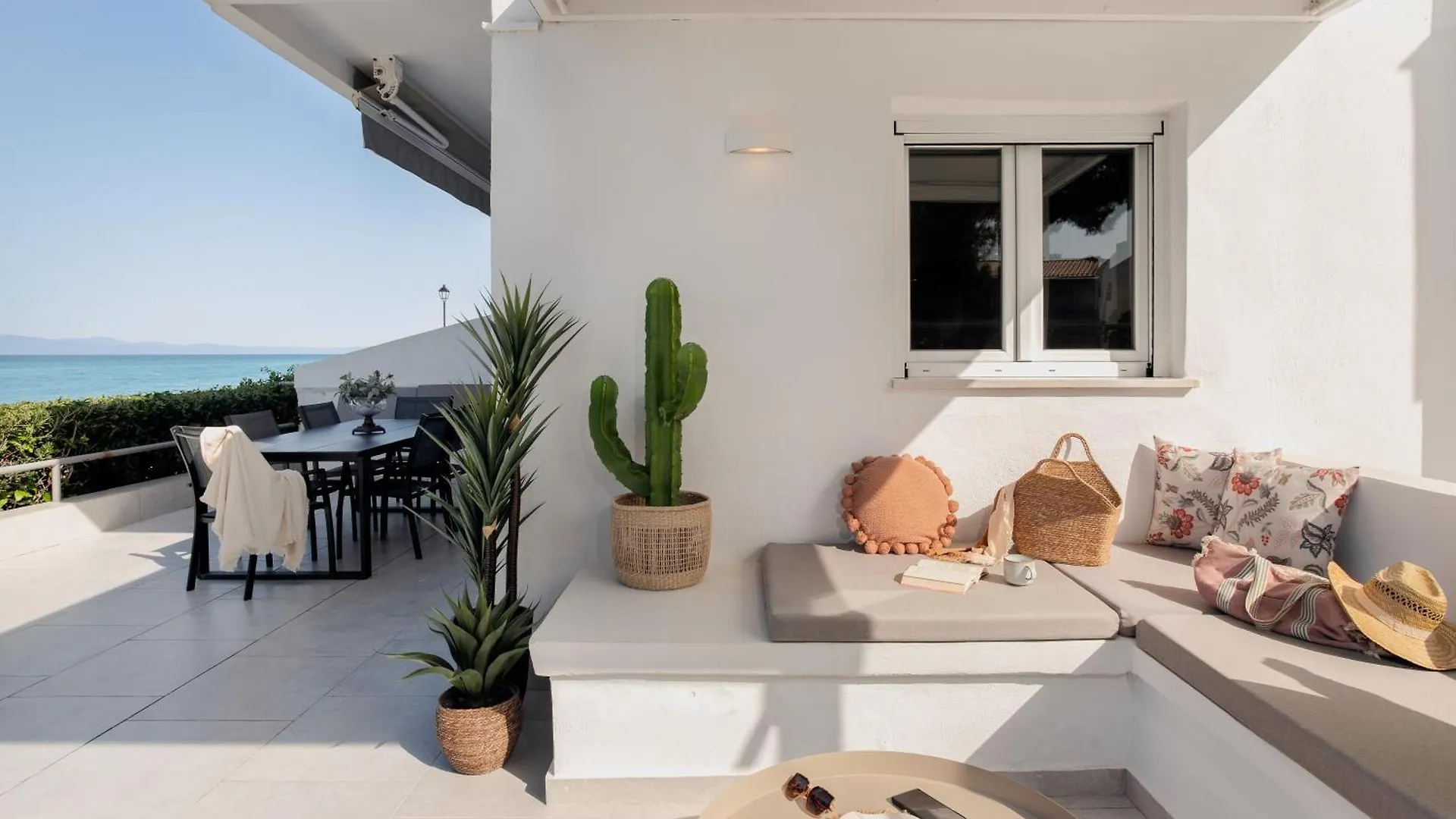 Long Island House, Beachfront Hanioti